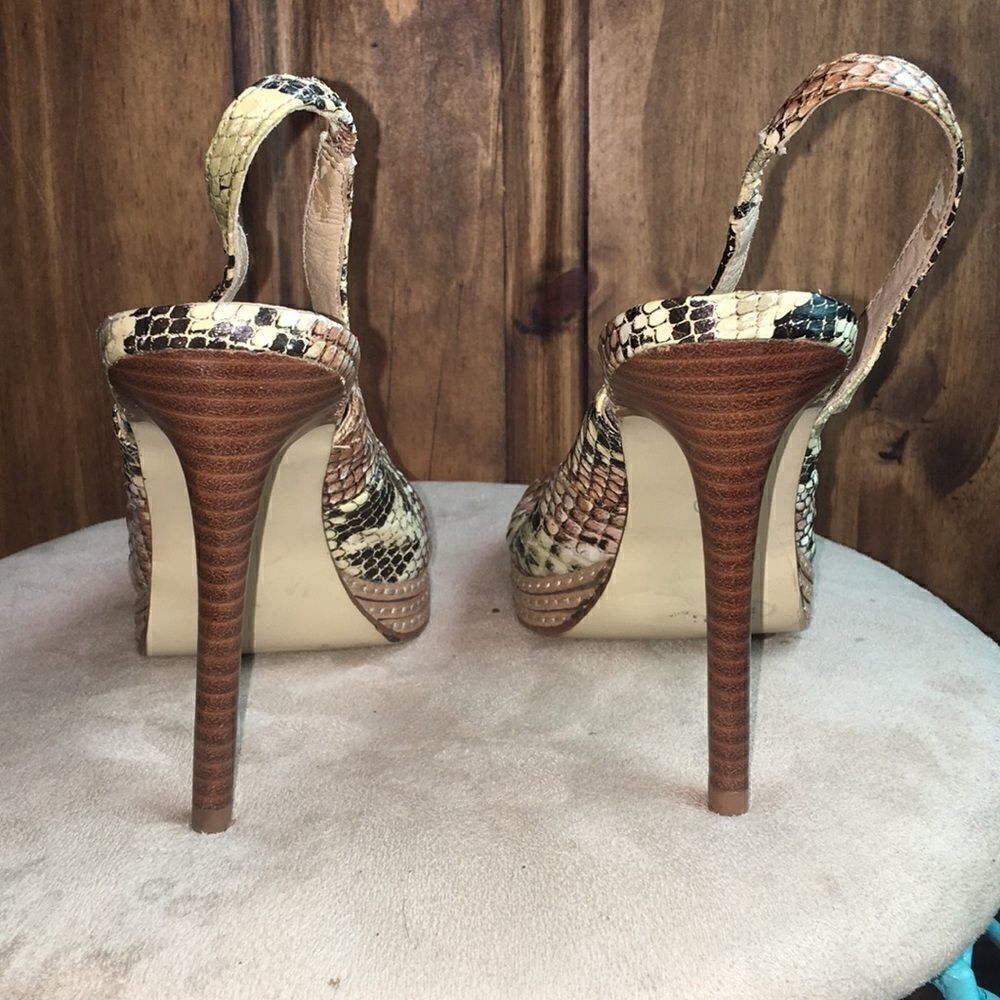 Ladies Two Lips Python Pumps - Picture 4 of 11